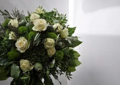 Blumenstrauß Rosen weiß 8