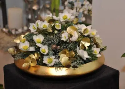 Winterliches Gesteck für Büroräume